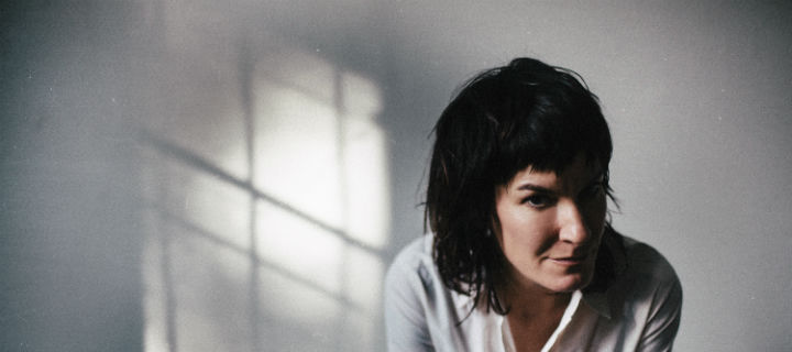 Jen Cloher überrascht mit Solo-EP  „Live at The Loft and Loew’s“