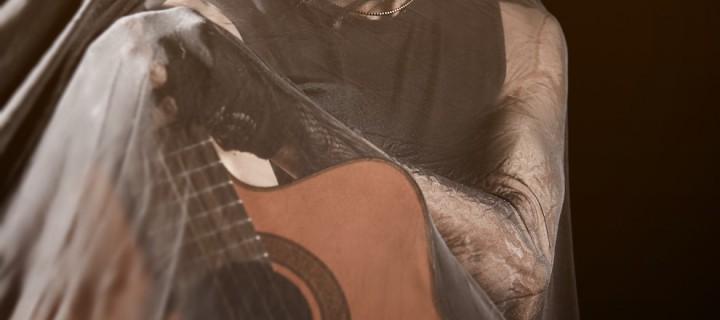 IAMX beschreitet mit Akustik-Album neue Pfade!